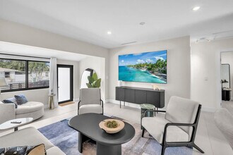 400 NW 45th St in Miami, FL - Building Photo - Building Photo