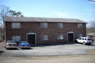 1001 Flanders Ln in Knoxville, TN - Foto de edificio - Building Photo