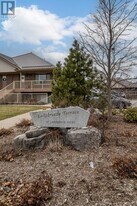37 Lake Breeze Ct in Prince Edward, ON - Building Photo