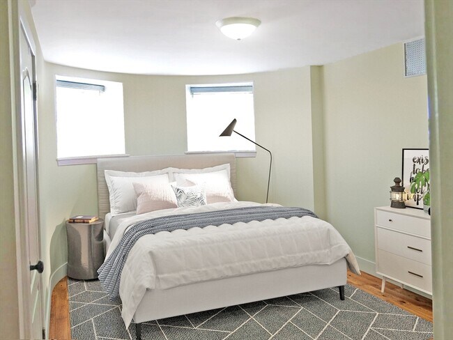 1805 Beacon St, Unit A in Brookline, MA - Foto de edificio - Building Photo