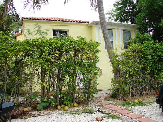 2816 Pinetree Dr in Miami Beach, FL - Building Photo - Building Photo