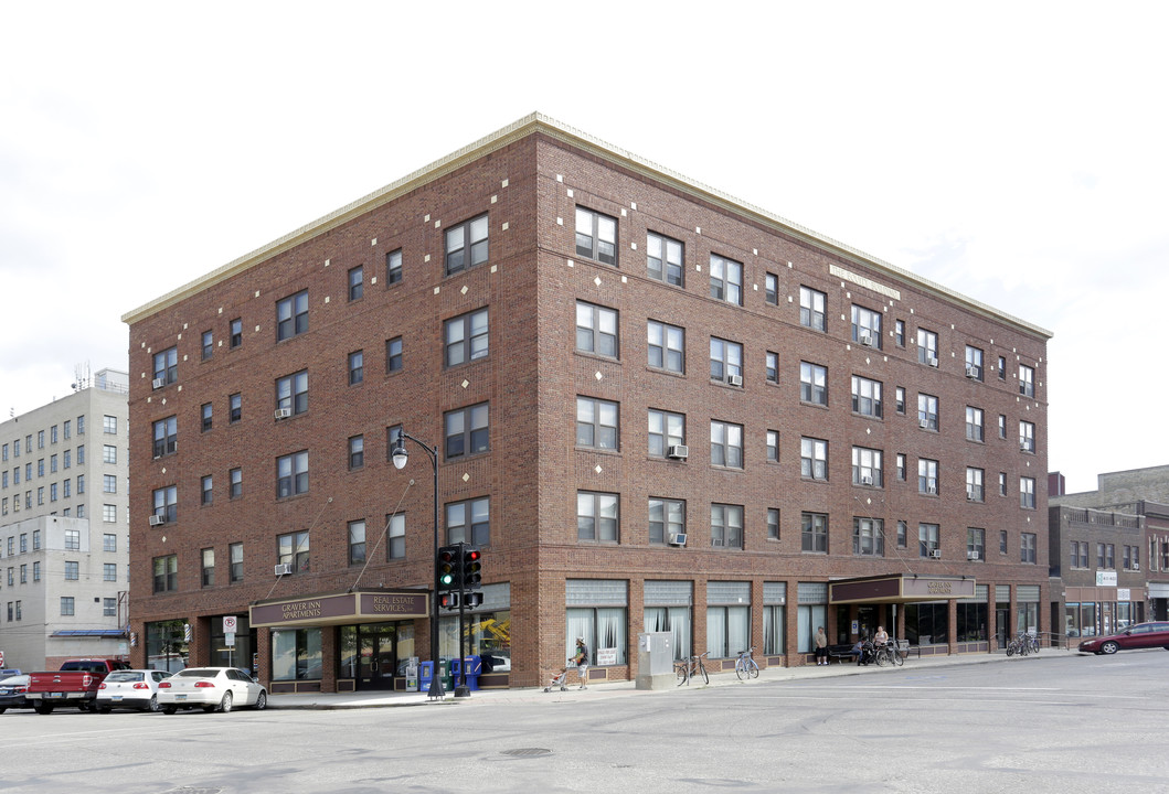 Graver Inn Apartments in Fargo, ND - Building Photo