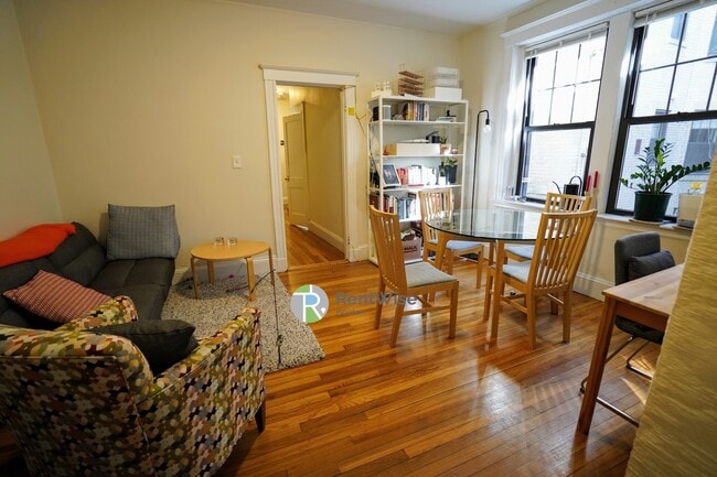 294 Harvard St, Unit 1 in Cambridge, MA - Building Photo - Building Photo