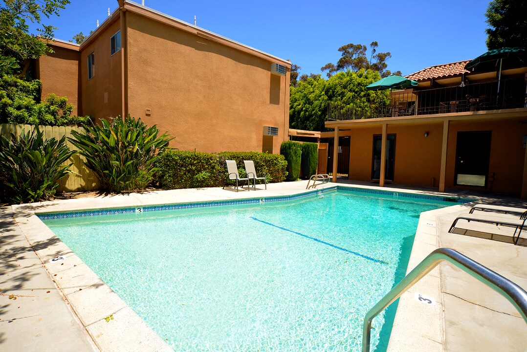 Ponderosa Apartments in Camarillo, CA - Foto de edificio
