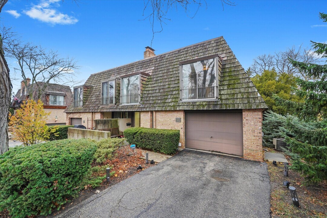 406 S Lageschulte St in Barrington, IL - Building Photo