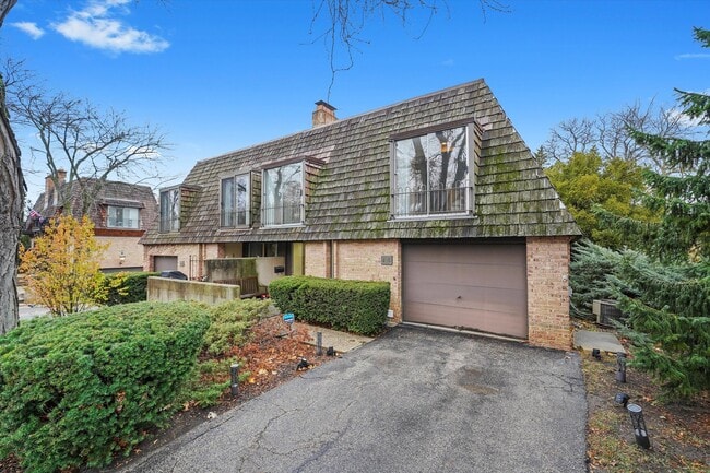 property at 406 S Lageschulte St