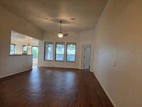 323 Chase Oaks Pl in Fredericksburg, TX - Building Photo - Building Photo