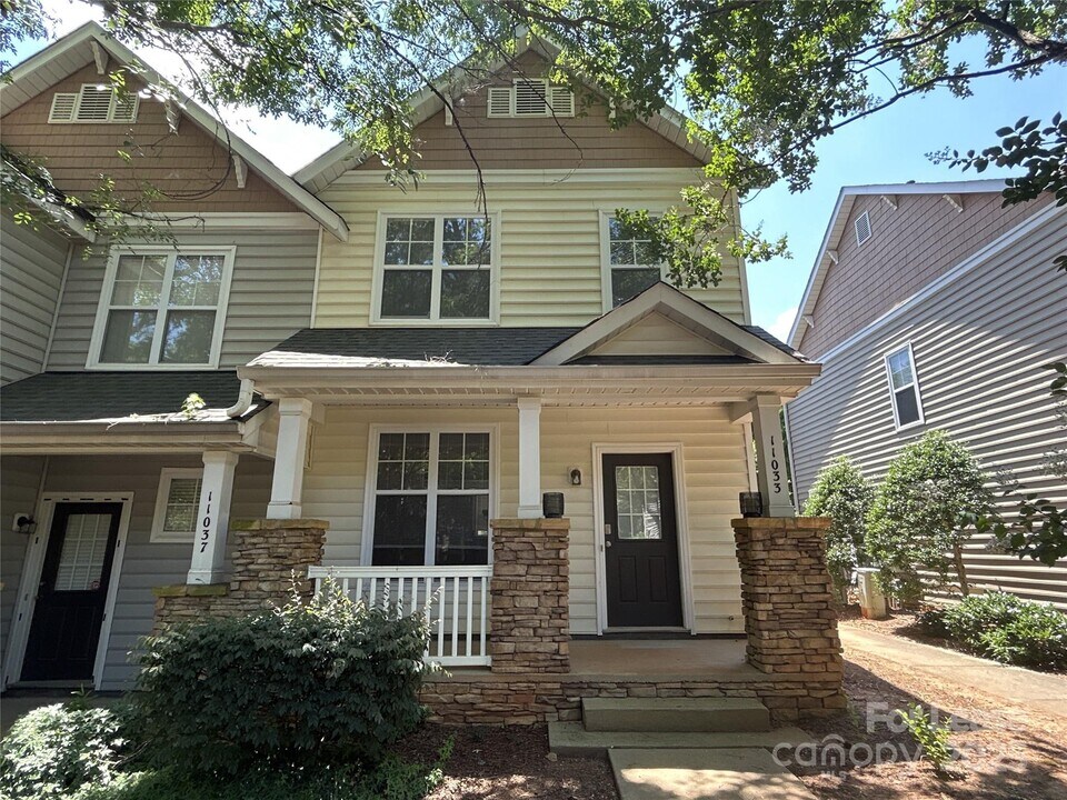 11033 Dundarrach Ln in Charlotte, NC - Building Photo