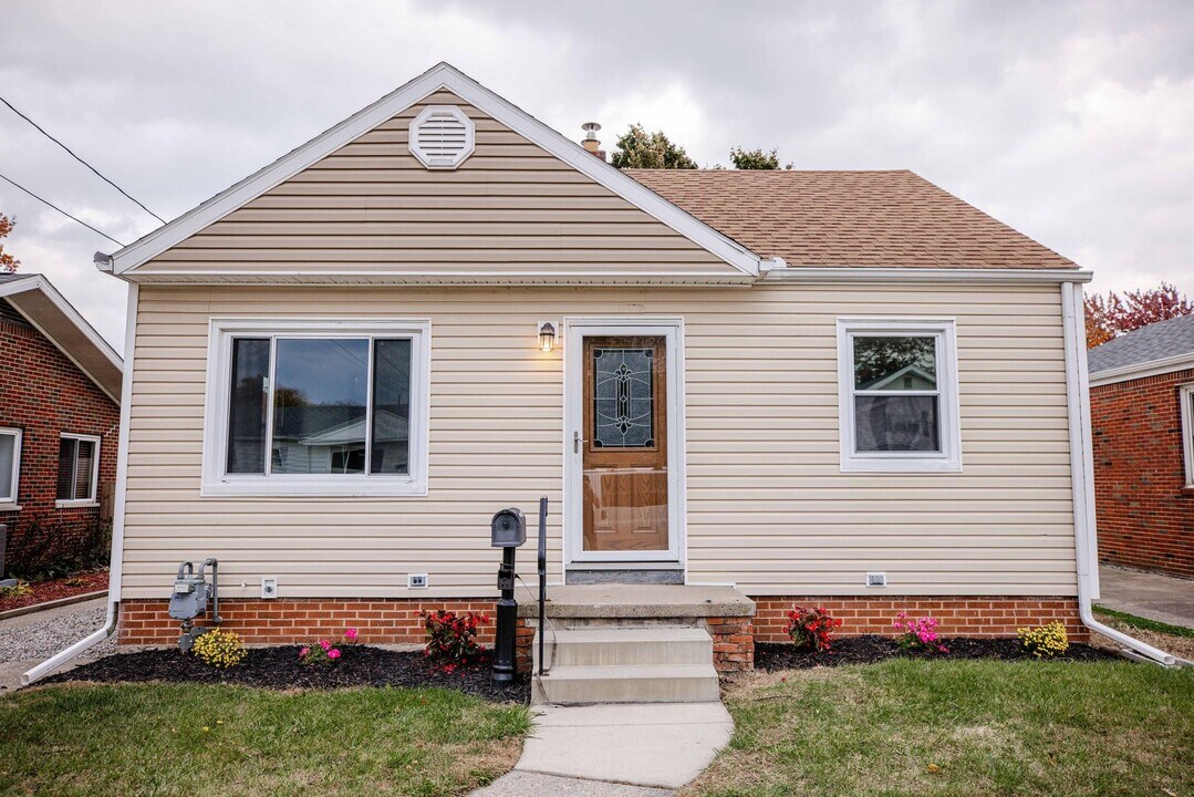 5414 303rd St in Toledo, OH - Building Photo