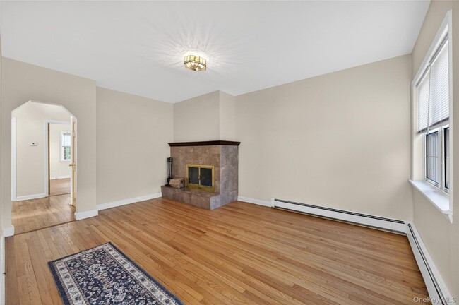 3 Woodmere Ln in Glenwood Landing, NY - Building Photo - Building Photo