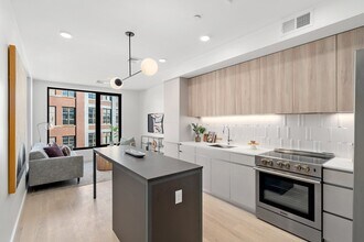 21-35-35 W 2nd St in Boston, MA - Building Photo - Building Photo