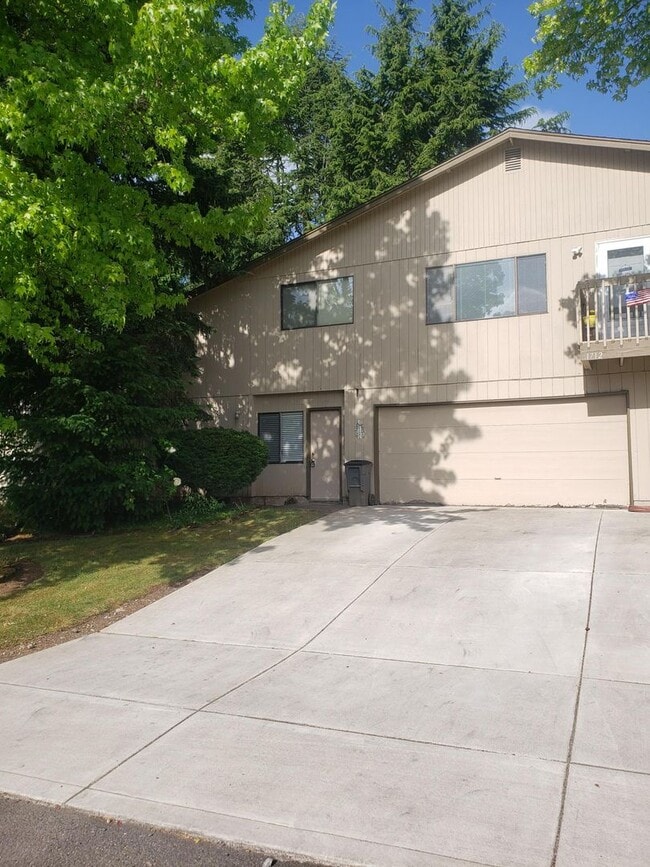 property at 1712-1714 SE 145th Ct