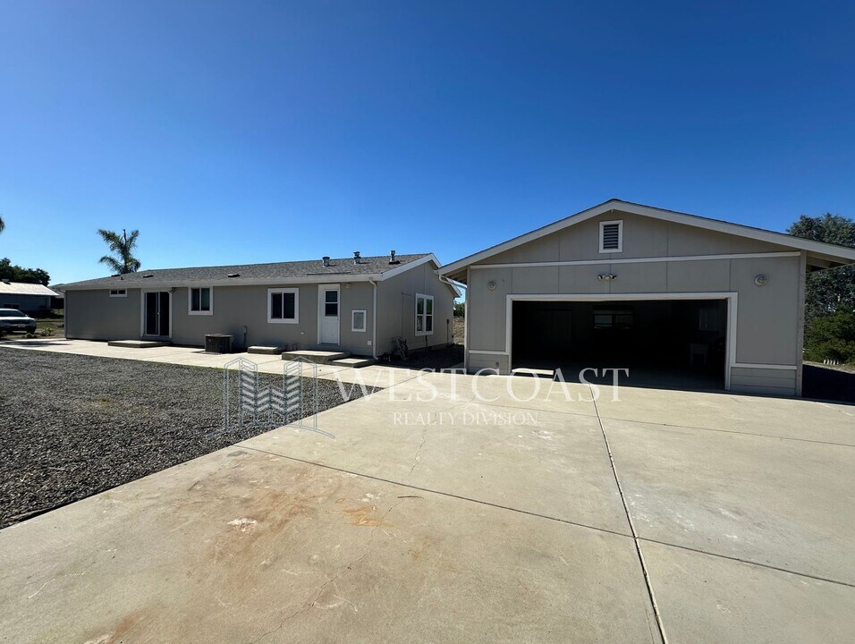 41644 Valencia Way in Temecula, CA - Building Photo