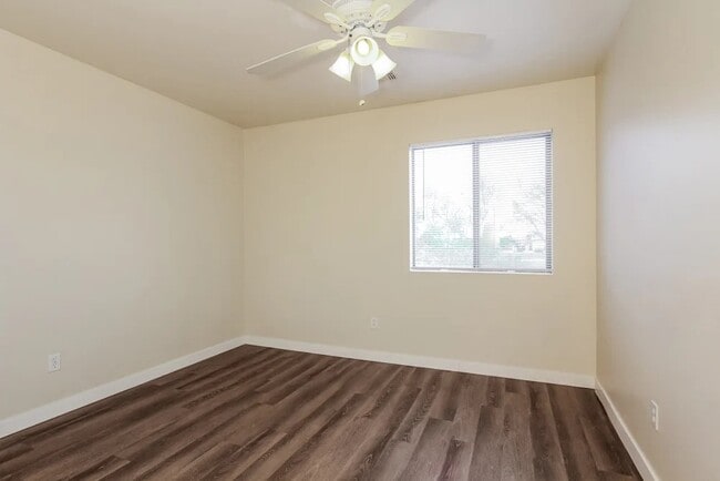 11233 W College Dr in Phoenix, AZ - Building Photo - Building Photo