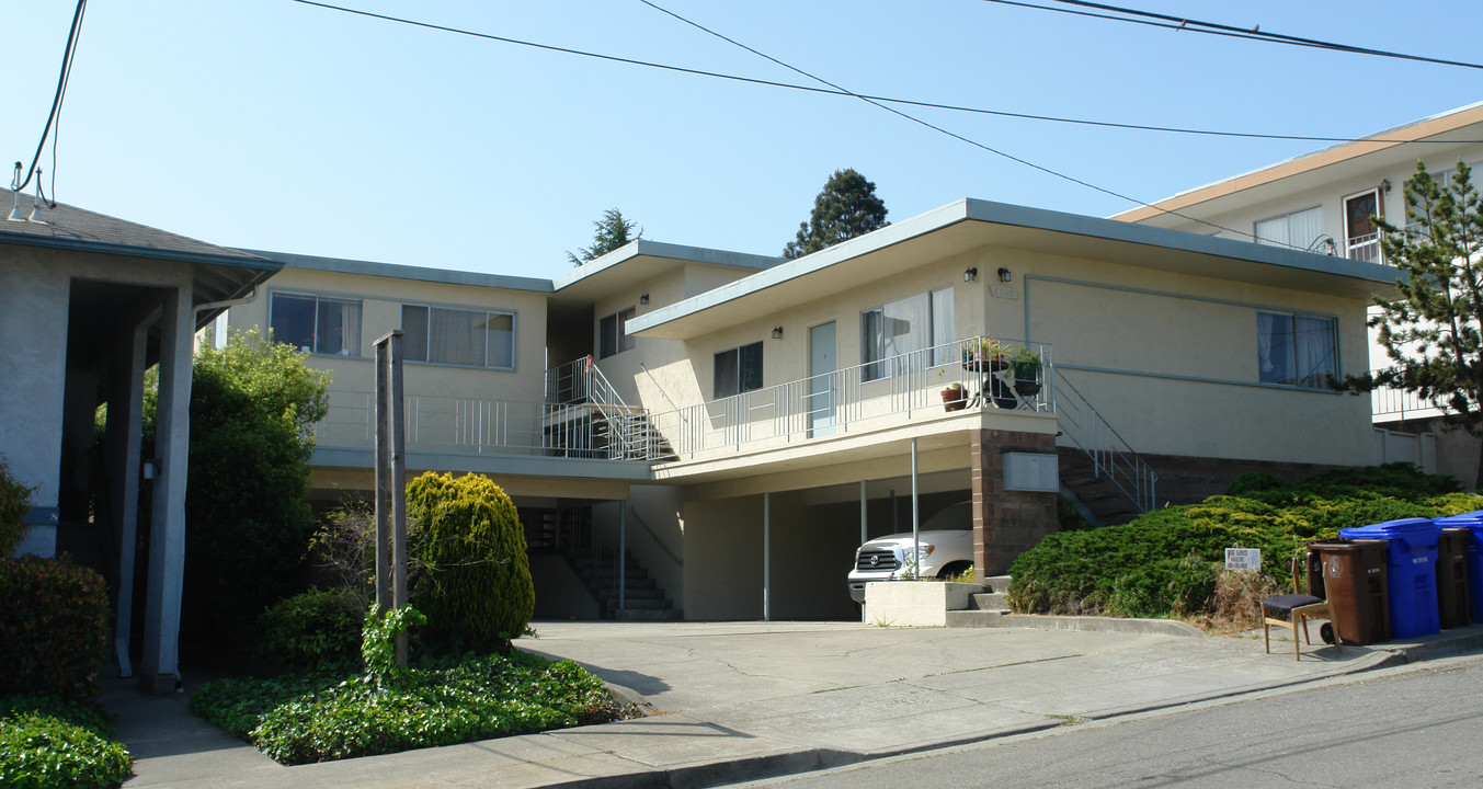 6026 Wenk in Richmond, CA - Foto de edificio