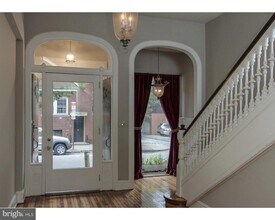 317-19 S 20th St, Unit 1F in Philadelphia, PA - Building Photo - Building Photo