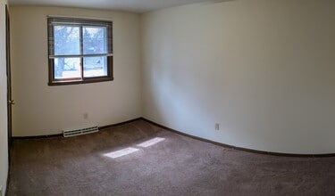 110-112-112 W Grant St in Lake Mills, WI - Building Photo - Building Photo