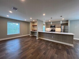 8003 Woodway Dr in Houston, TX - Building Photo