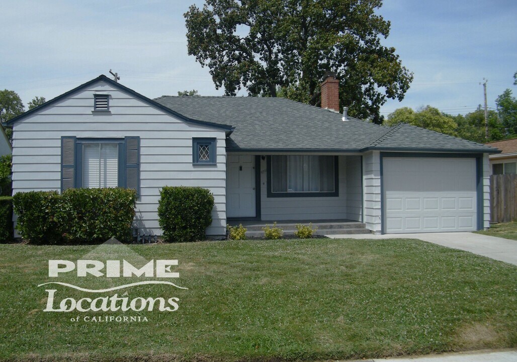 4801 D St in Sacramento, CA - Building Photo