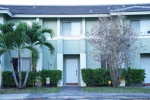 159 Hidden Ct Rd in Hollywood, FL - Building Photo