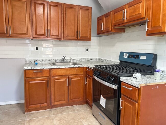 131 Osborne Ter, Unit 2F