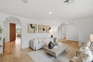 6302 E Cochise Rd in Paradise Valley, AZ - Building Photo