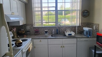 3575 S Ocean Blvd, Unit 112 in South Palm Beach, FL - Foto de edificio - Building Photo