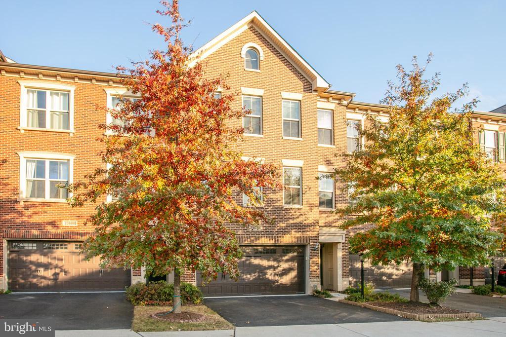 23690 Blanco Terrace in Ashburn, VA - Foto de edificio