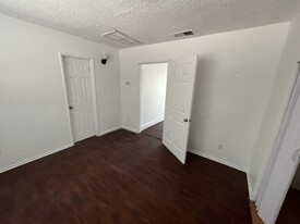 708 Jackson Ave, Unit B in Las Vegas, NV - Building Photo - Building Photo