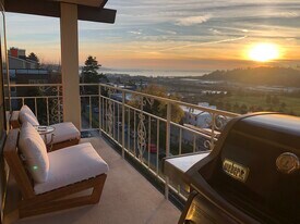 2625 13th Ave W, Unit 405 in Seattle, WA - Building Photo