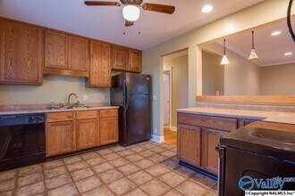 4306 Cloverdale Dr NW in Huntsville, AL - Building Photo - Building Photo