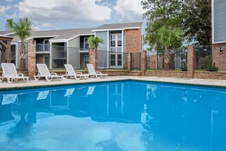 The Villas at Stone Creek (Longridge LLC) in Baton Rouge, LA - Foto de edificio - Building Photo