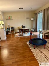 8 Avon Dr in East Windsor, NJ - Building Photo - Building Photo