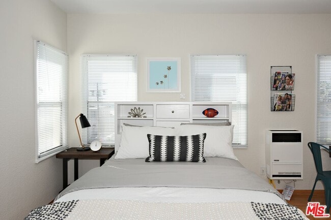 26 Breeze Ave in Los Angeles, CA - Building Photo - Building Photo