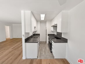 6615 Pacific Ave in Los Angeles, CA - Building Photo - Building Photo