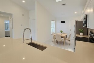5622 Royal Lake Cir in Boynton Beach, FL - Building Photo