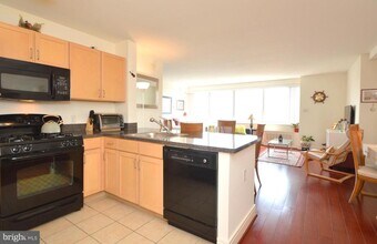 800 4th St SW in Washington, DC - Building Photo - Building Photo