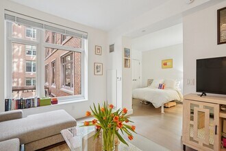 100 Lovejoy Wharf, Unit 1 in Boston, MA - Foto de edificio - Building Photo