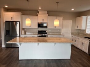 1001 Wadsworth Dr-Unit -1 in Roseville, CA - Building Photo - Building Photo