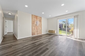 900 N Lakeside Dr in Vernon Hills, IL - Building Photo - Building Photo