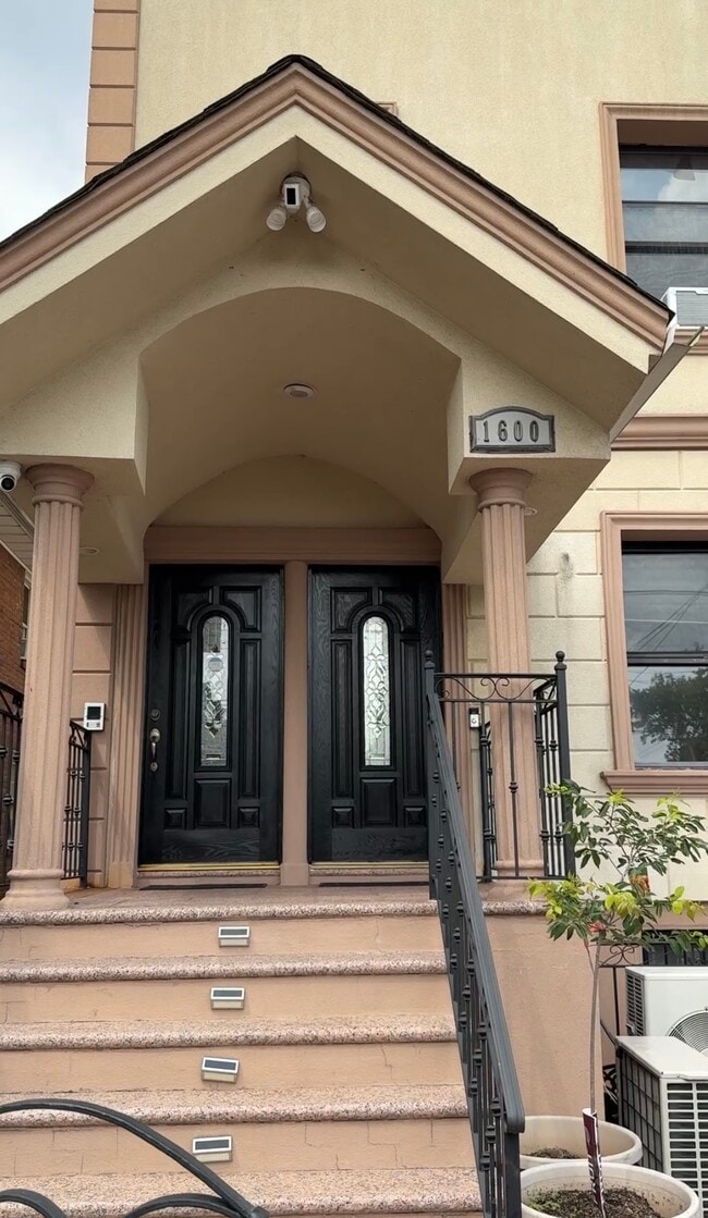 property at 1600 E 51st St