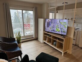 306 21 Av SW, Unit 302 in Calgary, AB - Building Photo