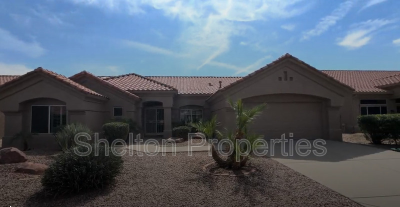22107 N Veterans Dr in Sun City West, AZ - Building Photo