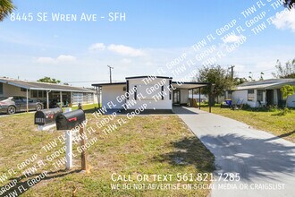 8445 SE Wren Ave in Hobe Sound, FL - Building Photo - Building Photo