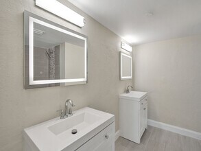 4205 N University Dr in Sunrise, FL - Building Photo - Building Photo