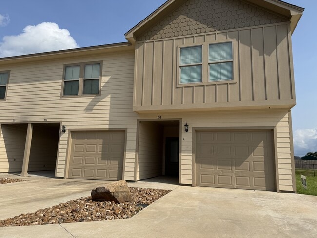 property at 5670 Shadowbend Cir N
