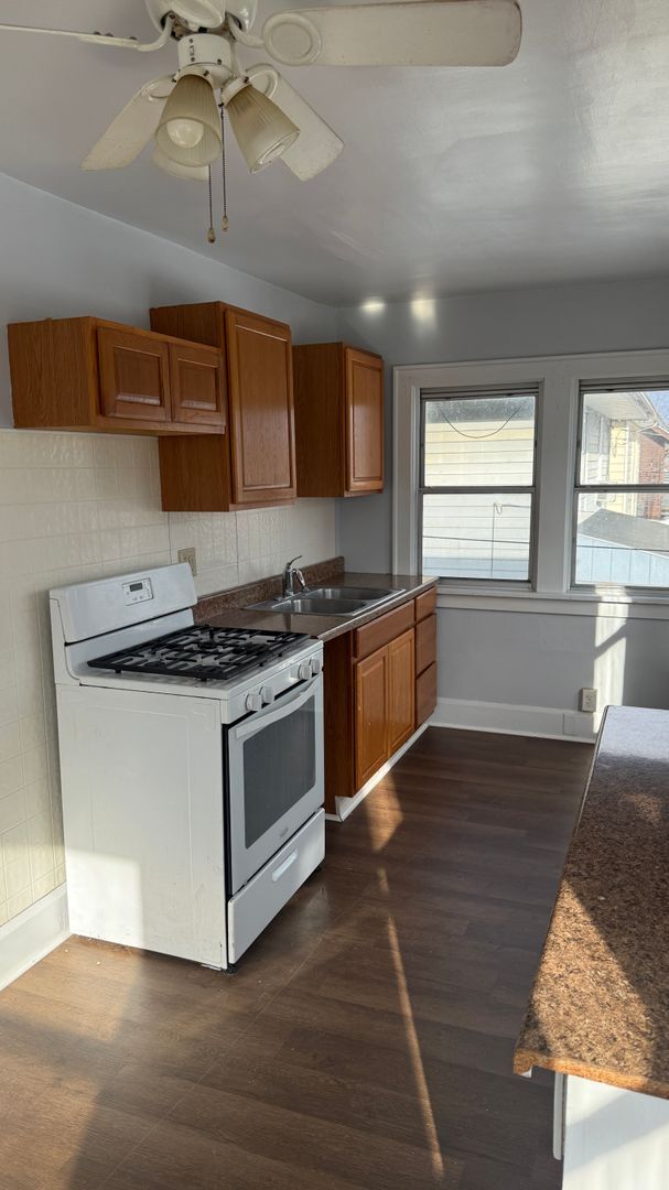 453 Baldwin Ave in Sharon, PA - Building Photo - Building Photo