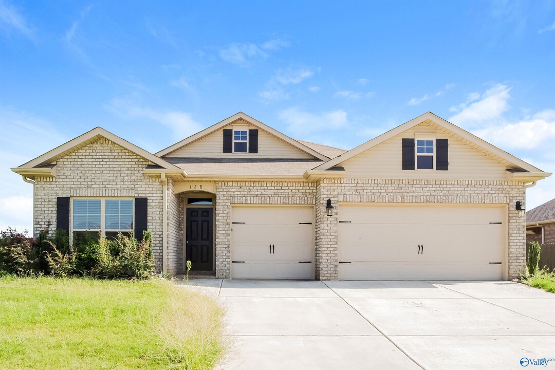 128 Creek Ridge Dr in Meridianville, AL - Building Photo