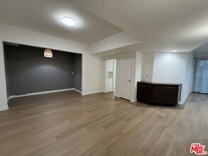 8162 Manitoba St in Los Angeles, CA - Building Photo - Building Photo