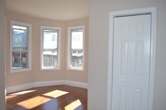 241 Maverick St, Unit 2 in Boston, MA - Foto de edificio - Building Photo